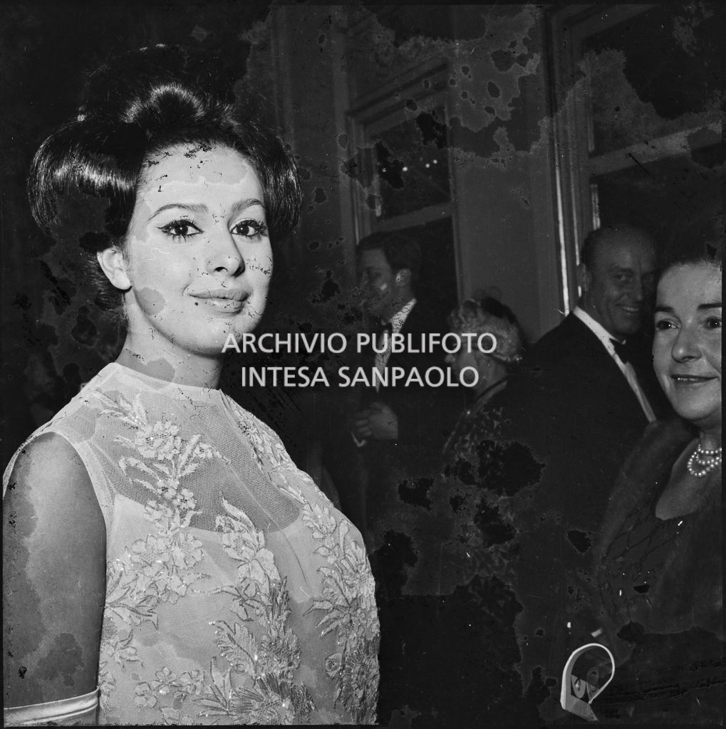 Inaugurazione della stagione lirica 1963-1964 del Teatro alla Scala con le opere "Cavalleria Rusticana" e "L'amico Fritz" di Pietro Mascagni, dirette da Gianandrea Gavazzeni e la regia di Franco Enriquez