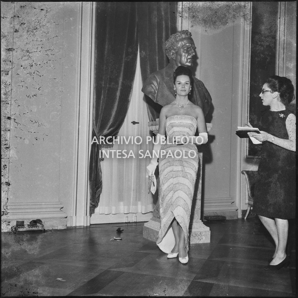 Inaugurazione della stagione lirica 1963-1964 del Teatro alla Scala con le opere "Cavalleria Rusticana" e "L'amico Fritz" di Pietro Mascagni, dirette da Gianandrea Gavazzeni e la regia di Franco Enriquez