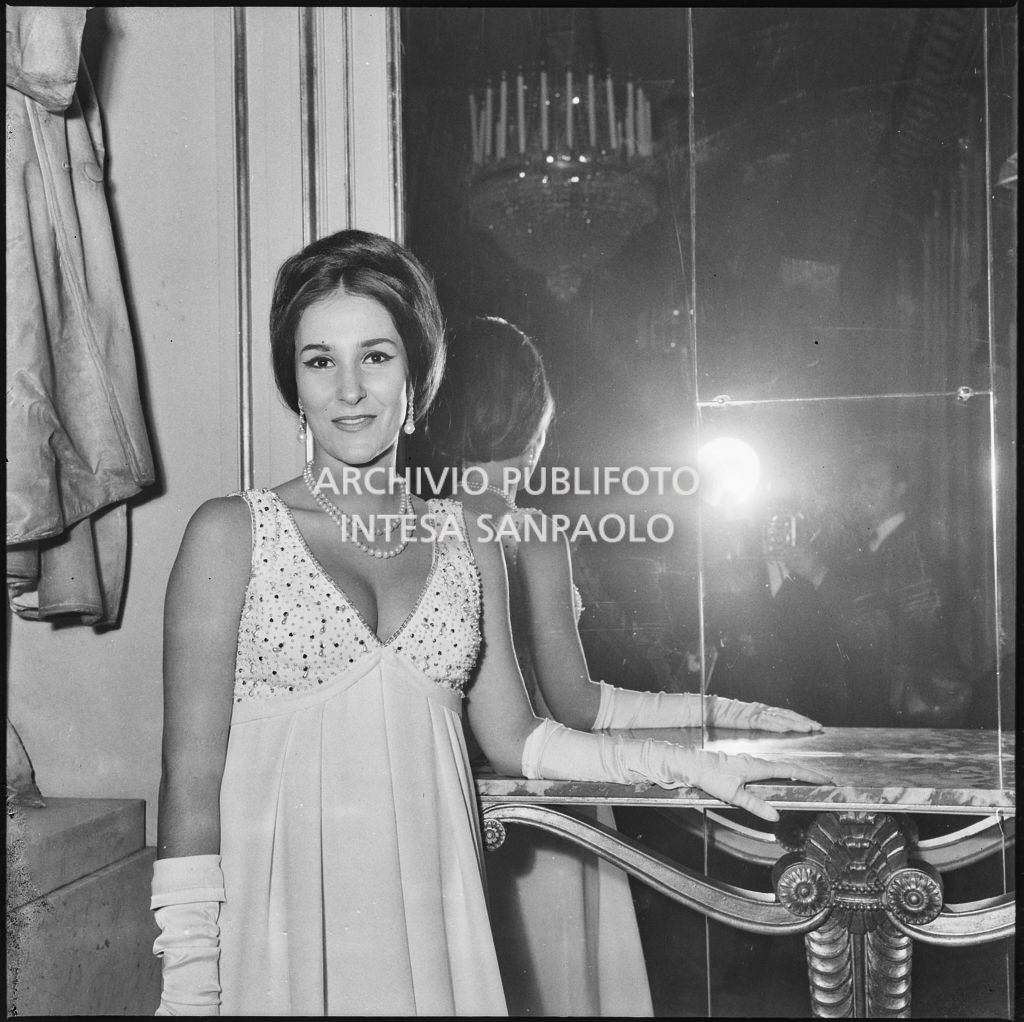 Inaugurazione della stagione lirica 1964-1965 del Teatro alla Scala con l'opera "Turandot" di Giacomo Puccini, diretta da Gianandrea Gavazzeni con la regia di Margherita Wallmann
