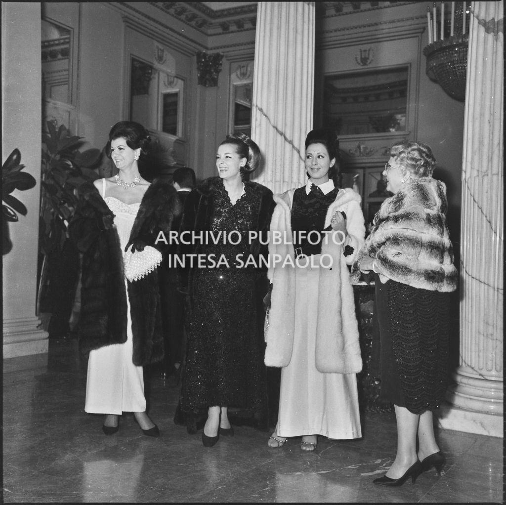 Inaugurazione della stagione lirica 1964-1965 del Teatro alla Scala con l'opera "Turandot" di Giacomo Puccini, diretta da Gianandrea Gavazzeni con la regia di Margherita Wallmann