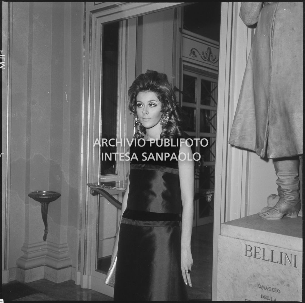 Nora Guidi al Teatro alla Scala in occasione della serata inaugurale della stagione lirica 1967-1968 con l'opera "Lucia di Lammermoor" di Gaetano Donizetti, diretta da Claudio Abbado con la regia di Giorgio de Lullo