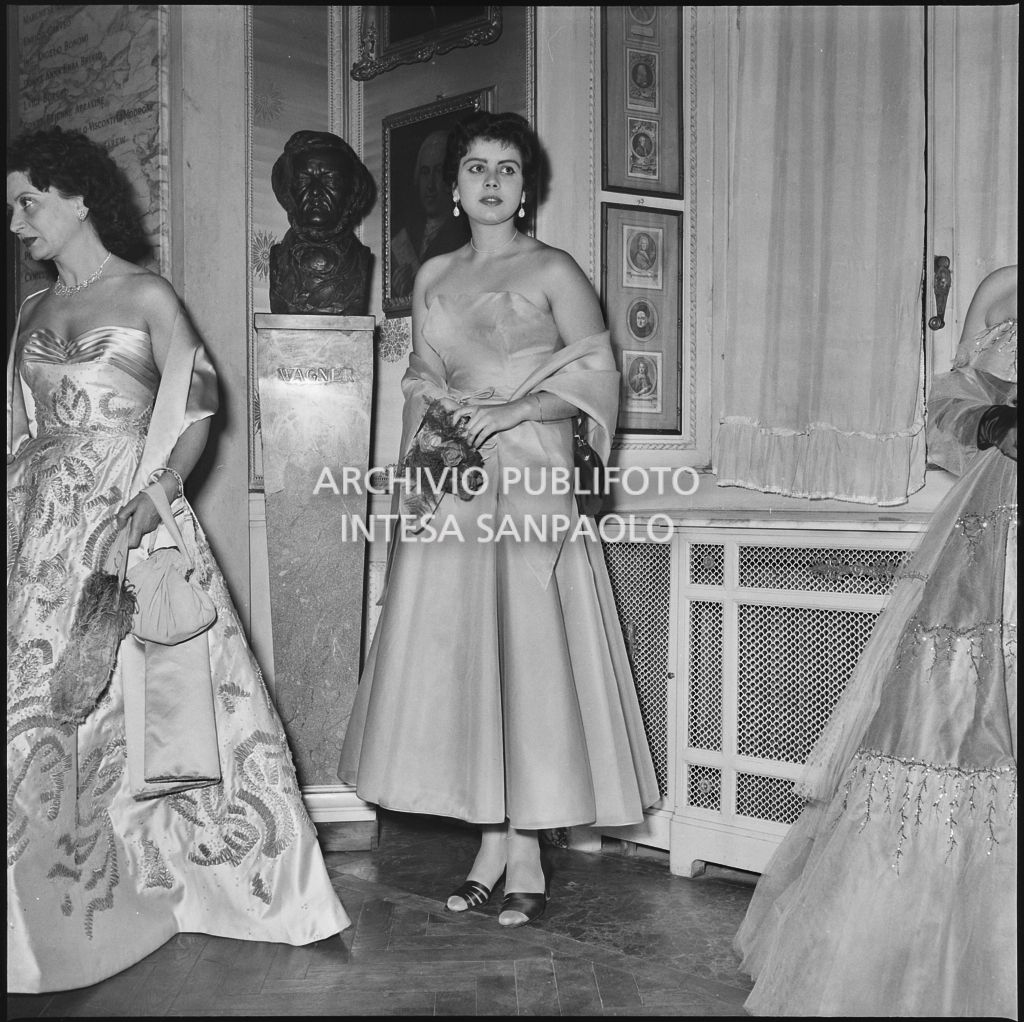 Inaugurazione della stagione lirica 1952-1953 del Teatro alla Scala con l'opera "Macbeth" di Giuseppe Verdi diretta da Victor de Sabata, con la regia di Carl Ebert