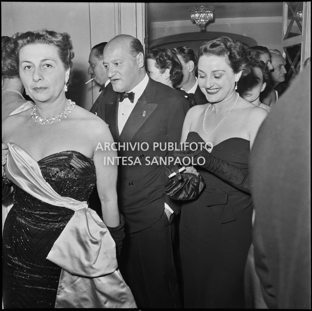 Vito Mussolini al Teatro alla Scala in occasione della serata inaugurale della stagione lirica 1952-1953 con l'opera "Macbeth" di Giuseppe Verdi diretta da Victor de Sabata, con la regia di Carl Ebert