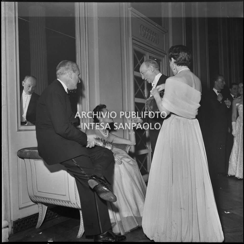 Inaugurazione della stagione lirica 1952-1953 del Teatro alla Scala con l'opera "Macbeth" di Giuseppe Verdi diretta da Victor de Sabata, con la regia di Carl Ebert