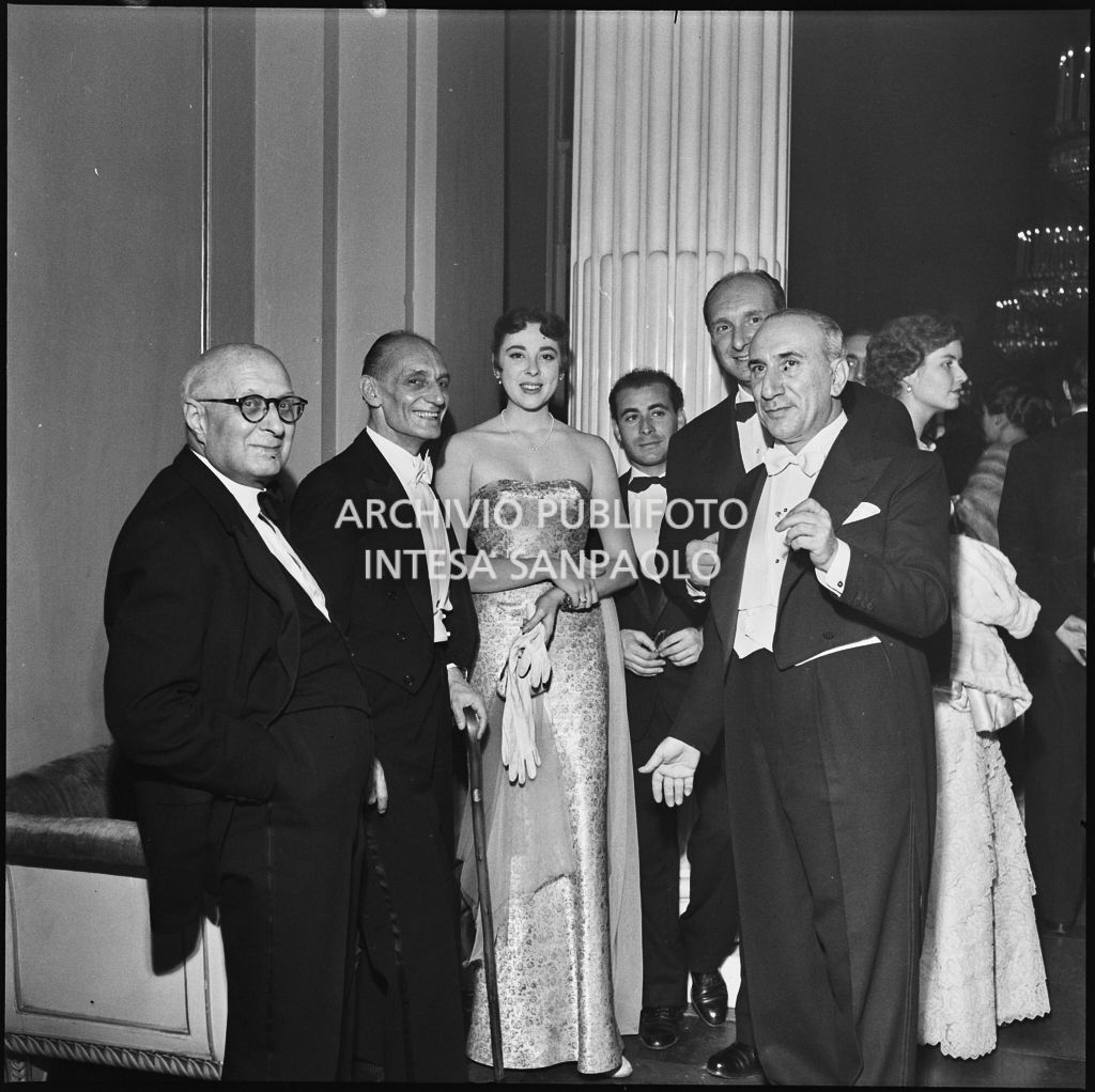 Belen Marshall al Teatro alla Scala in occasione della serata inaugurale della stagione lirica 1953-1954 con l'opera "La Wally", di Alfredo Catalani, diretta da Carlo Maria Giulini, con la regia di Tatiana Pavlova