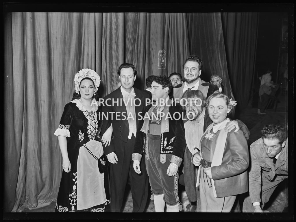 Da sinistra il soprano Renata Tebaldi, il direttore d'orchestra Carlo Maria Giulini, il tenore