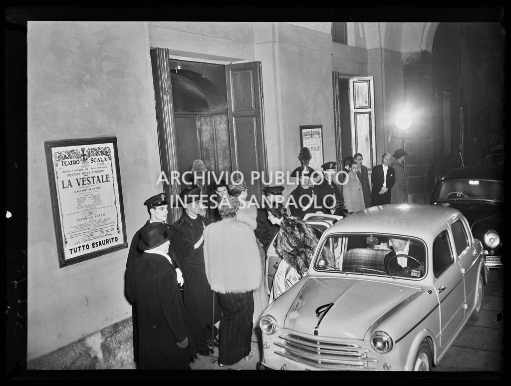 Inaugurazione della stagione lirica 1954-1955 del Teatro alla Scala con l'opera "La Vestale", di Gaspare Spontini, diretta da Antonino Votto, con la regia di Luchino Visconti