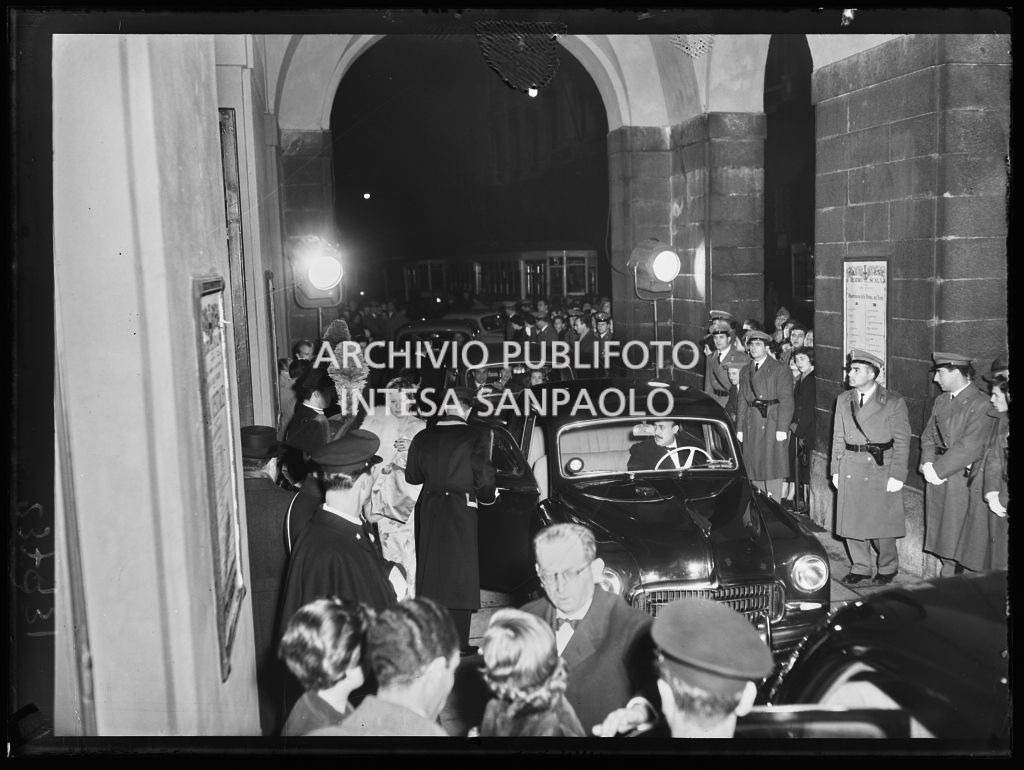 Inaugurazione della stagione lirica 1954-1955 del Teatro alla Scala con l'opera "La Vestale", di Gaspare Spontini, diretta da Antonino Votto, con la regia di Luchino Visconti