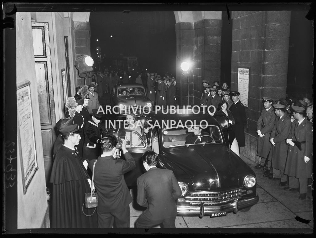 Inaugurazione della stagione lirica 1954-1955 del Teatro alla Scala con l'opera "La Vestale", di Gaspare Spontini, diretta da Antonino Votto, con la regia di Luchino Visconti