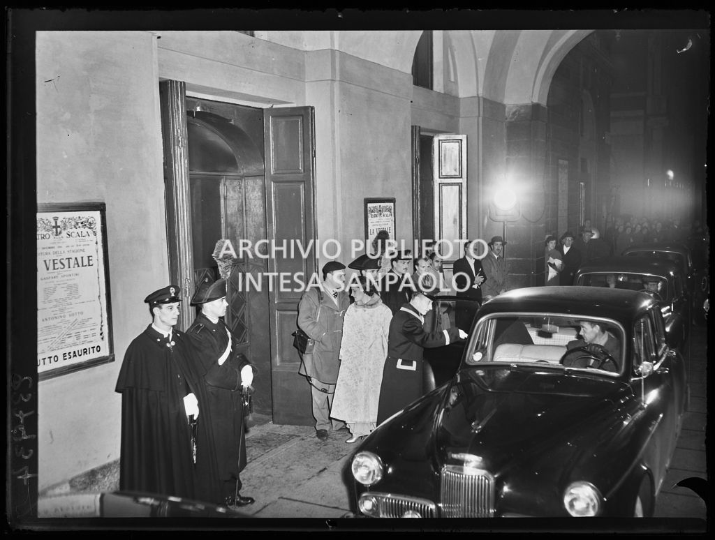 Inaugurazione della stagione lirica 1954-1955 del Teatro alla Scala con l'opera "La Vestale", di Gaspare Spontini, diretta da Antonino Votto, con la regia di Luchino Visconti
