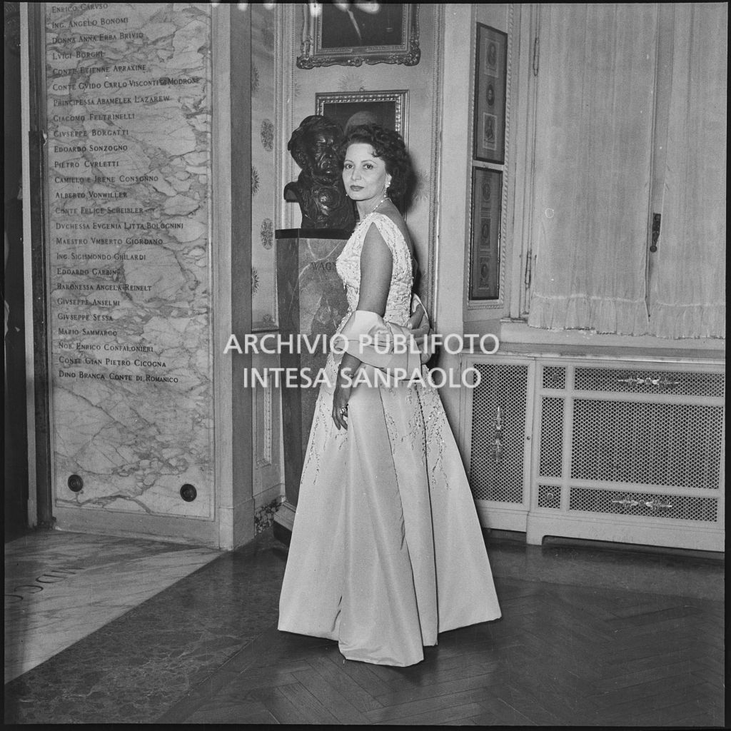 Inaugurazione della stagione lirica 1954-1955 del Teatro alla Scala con l'opera "La Vestale", di Gaspare Spontini, diretta da Antonino Votto, con la regia di Luchino Visconti