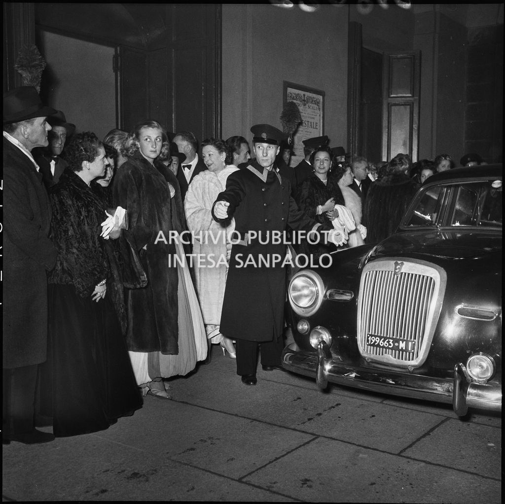 Inaugurazione della stagione lirica 1954-1955 del Teatro alla Scala con l'opera "La Vestale", di Gaspare Spontini, diretta da Antonino Votto, con la regia di Luchino Visconti