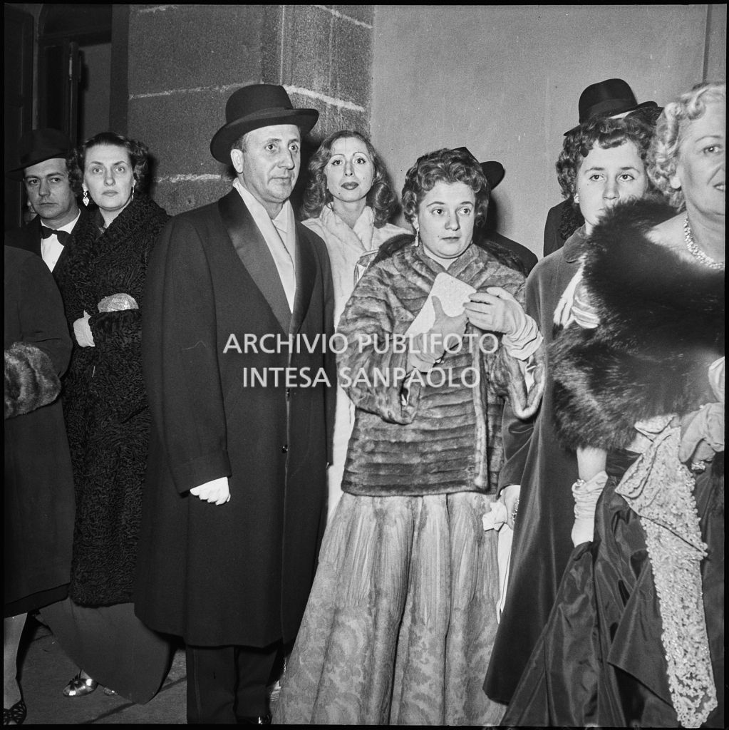 Inaugurazione della stagione lirica 1954-1955 del Teatro alla Scala con l'opera "La Vestale", di Gaspare Spontini, diretta da Antonino Votto, con la regia di Luchino Visconti