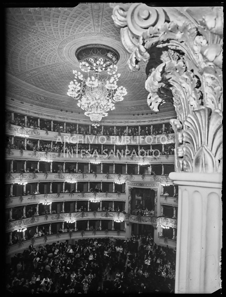 Inaugurazione della stagione lirica 1954-1955 del Teatro alla Scala con l'opera "La Vestale", di Gaspare Spontini, diretta da Antonino Votto, con la regia di Luchino Visconti