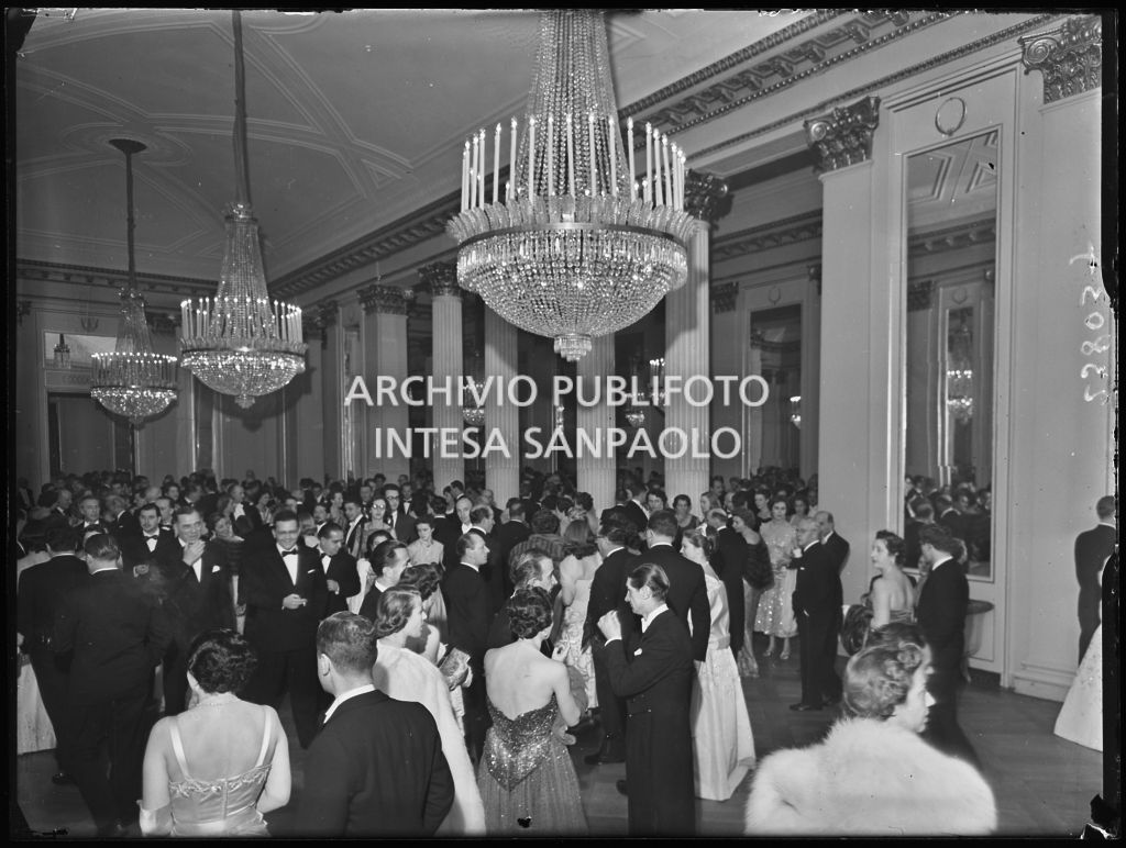 Inaugurazione della stagione lirica 1954-1955 del Teatro alla Scala con l'opera "La Vestale", di Gaspare Spontini, diretta da Antonino Votto, con la regia di Luchino Visconti