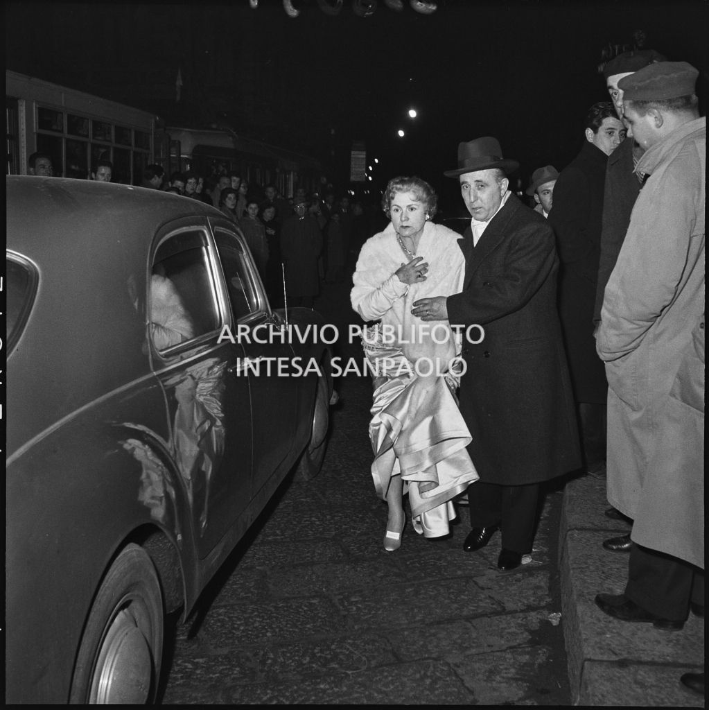 Inaugurazione della stagione lirica 1954-1955 del Teatro alla Scala con l'opera "La Vestale", di Gaspare Spontini, diretta da Antonino Votto, con la regia di Luchino Visconti
