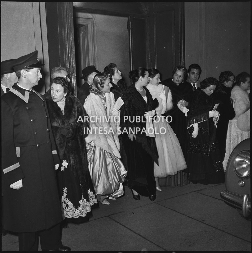 Inaugurazione della stagione lirica 1954-1955 del Teatro alla Scala con l'opera "La Vestale", di Gaspare Spontini, diretta da Antonino Votto, con la regia di Luchino Visconti