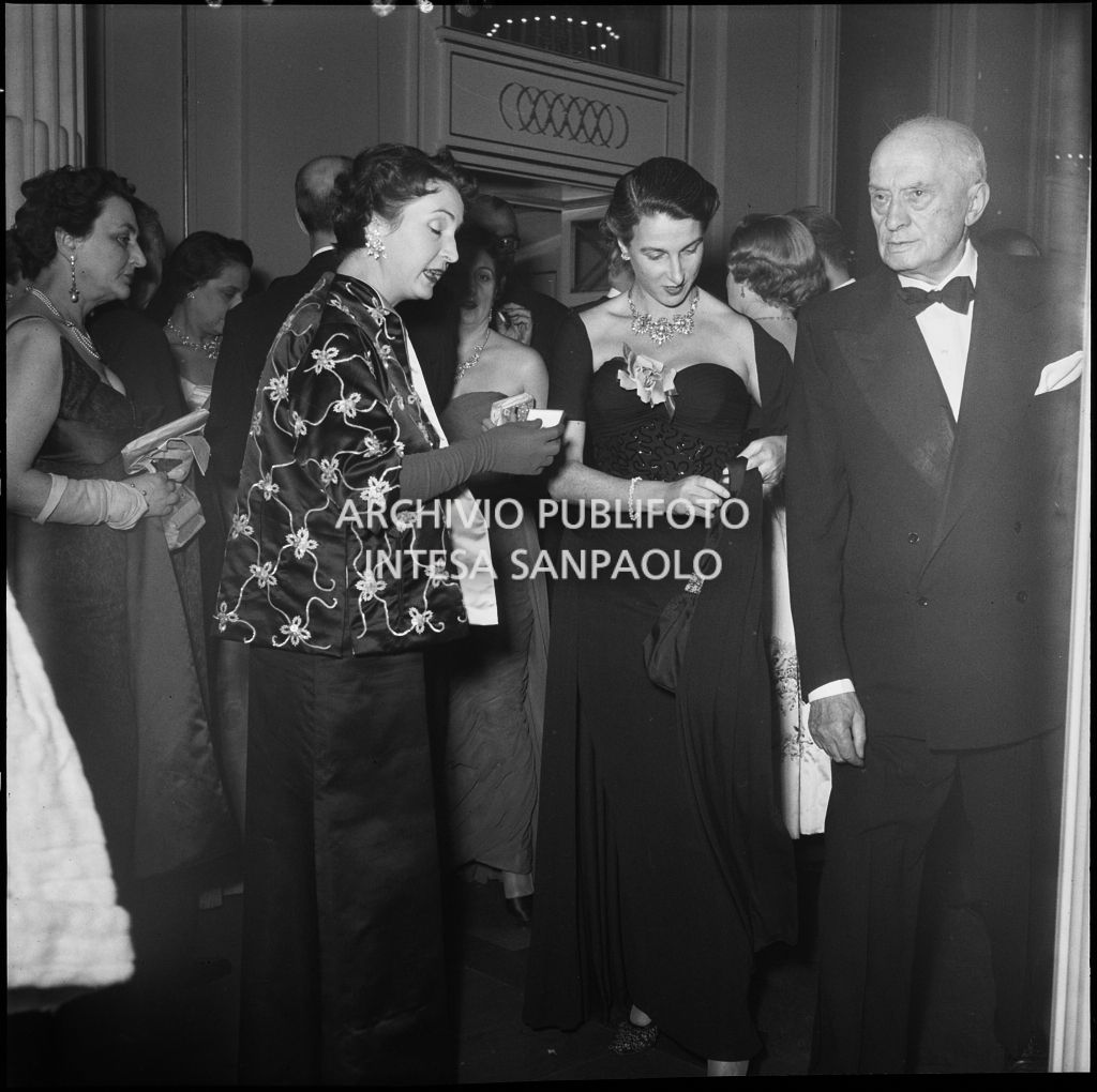 Inaugurazione della stagione lirica 1954-1955 del Teatro alla Scala con l'opera "La Vestale", di Gaspare Spontini, diretta da Antonino Votto, con la regia di Luchino Visconti