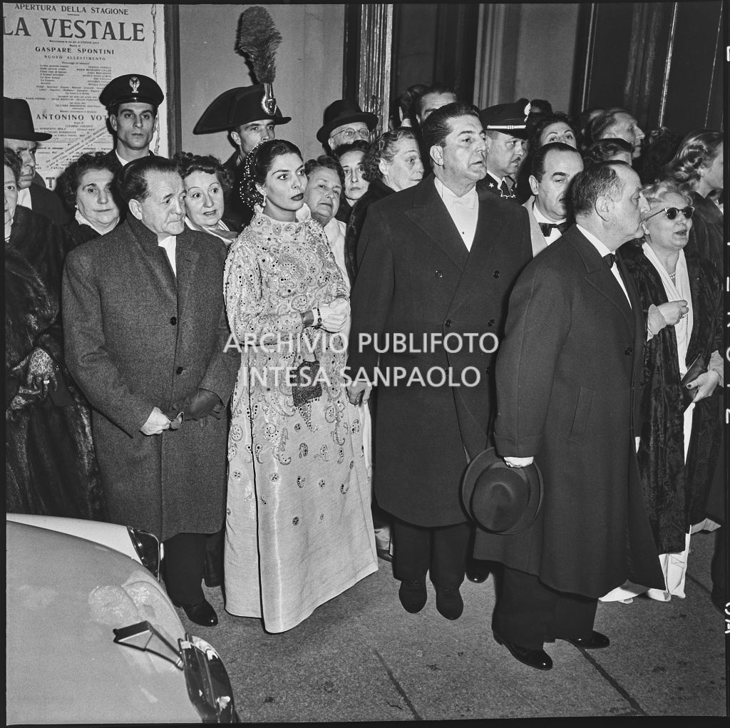 Inaugurazione della stagione lirica 1954-1955 del Teatro alla Scala con l'opera "La Vestale", di Gaspare Spontini, diretta da Antonino Votto, con la regia di Luchino Visconti