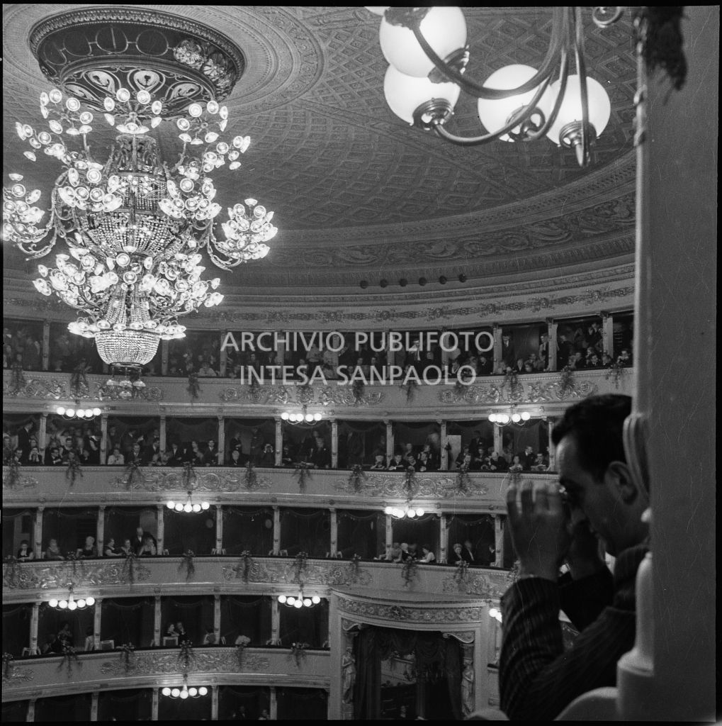 Inaugurazione della stagione lirica 1954-1955 del Teatro alla Scala con l'opera "La Vestale", di Gaspare Spontini, diretta da Antonino Votto, con la regia di Luchino Visconti