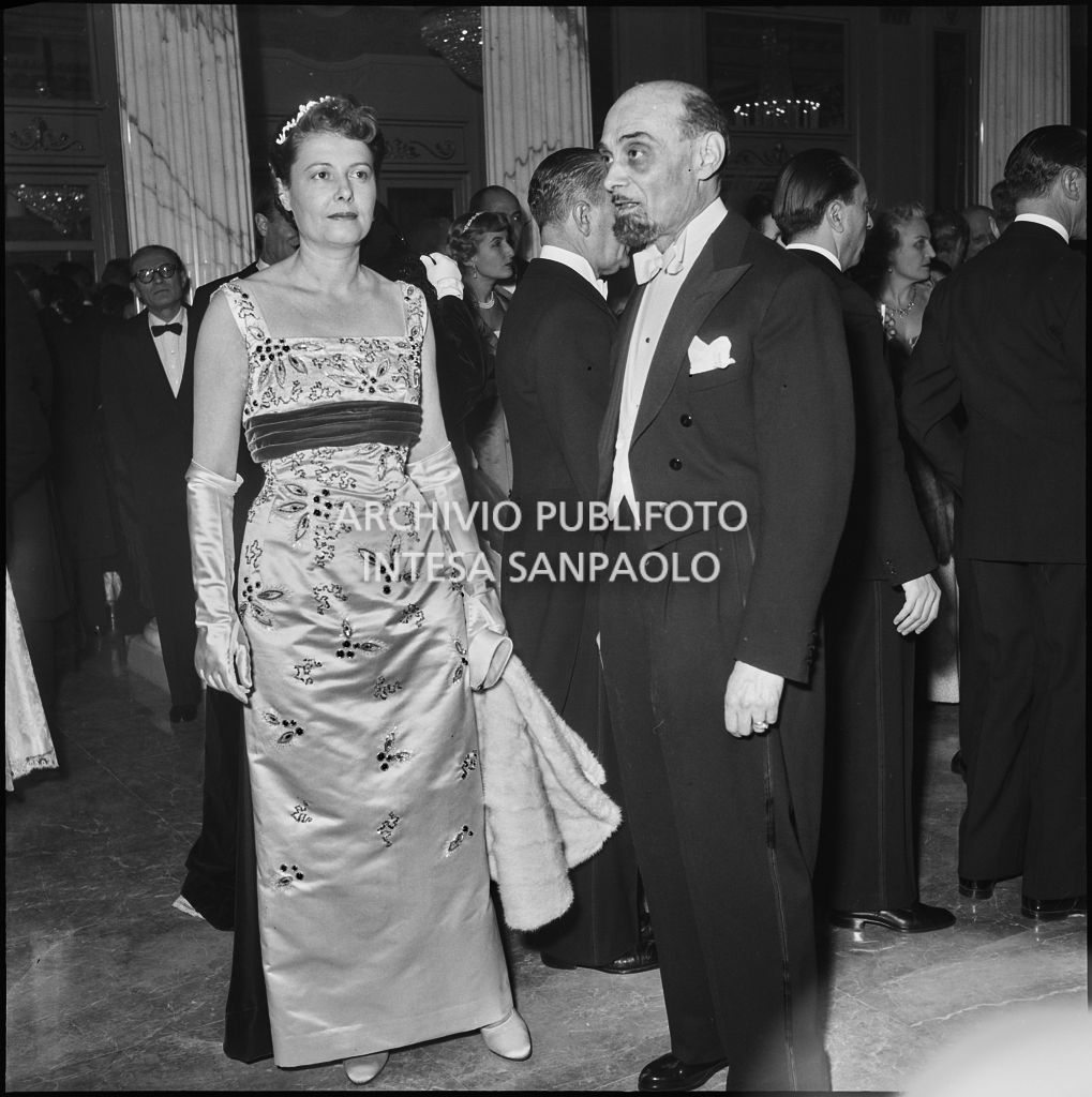 Inaugurazione della stagione lirica 1955-1956 del Teatro alla Scala con l'opera "Norma" di Vincenzo Bellini, diretta da Antonino Votto, con la regia di Margherita Wallmann