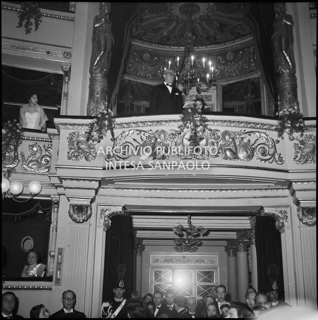 Il palco reale al Teatro alla Scala, in prima fila al centro il presidente della Repubblica Giovanni Gronchi in occasione della serata inaugurale della stagione lirica 1955-1956 con l'opera "Norma" di Vincenzo Bellini, diretta da Antonino Votto, con la regia di Margherita Wallmann
