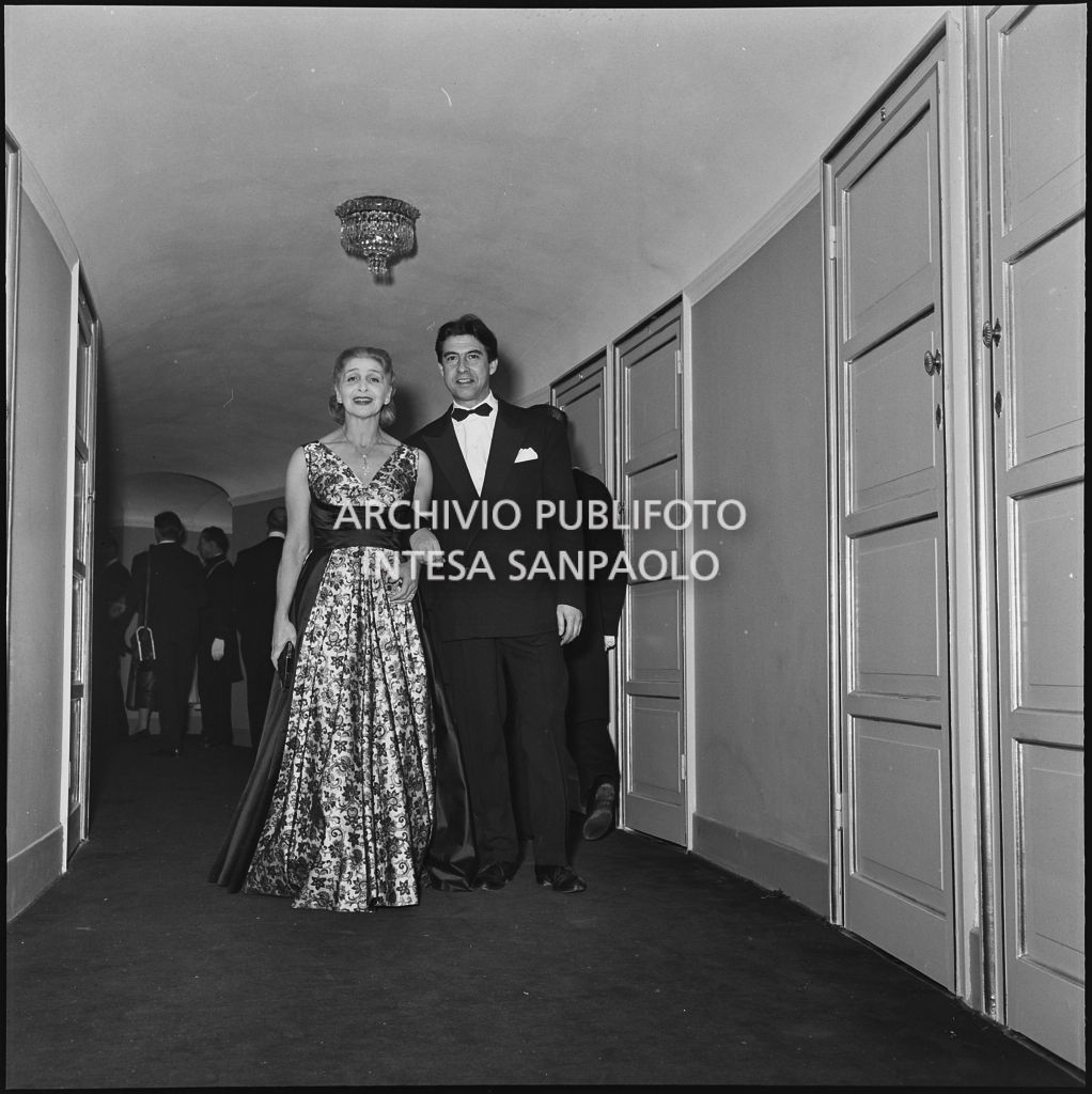 Inaugurazione della stagione lirica 1955-1956 del Teatro alla Scala con l'opera "Norma" di Vincenzo Bellini, diretta da Antonino Votto, con la regia di Margherita Wallmann