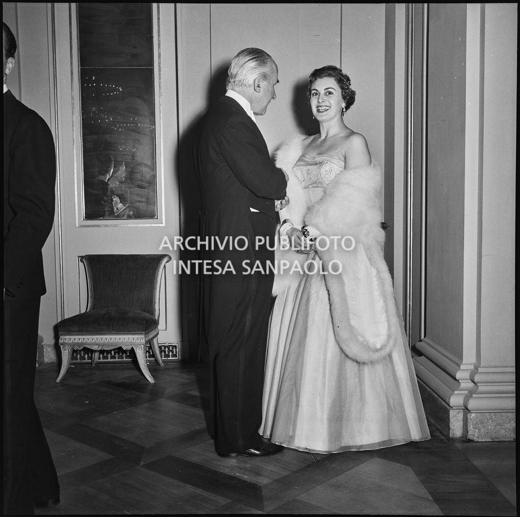 Inaugurazione della stagione lirica 1955-1956 del Teatro alla Scala con l'opera "Norma" di Vincenzo Bellini, diretta da Antonino Votto, con la regia di Margherita Wallmann