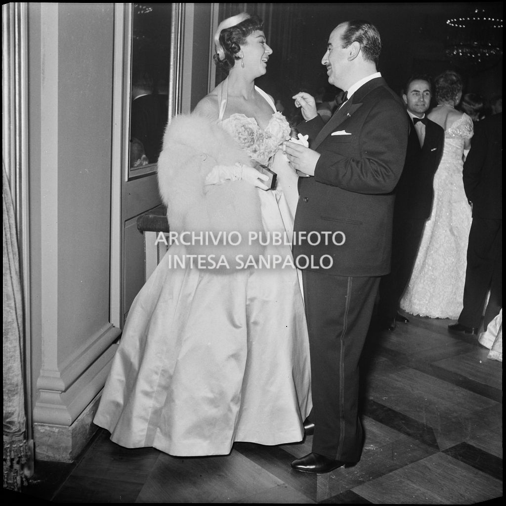 Inaugurazione della stagione lirica 1955-1956 del Teatro alla Scala con l'opera "Norma" di Vincenzo Bellini, diretta da Antonino Votto, con la regia di Margherita Wallmann