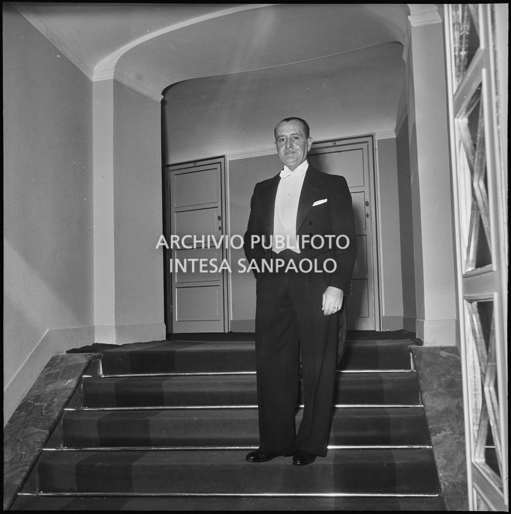 Inaugurazione della stagione lirica 1955-1956 del Teatro alla Scala con l'opera "Norma" di Vincenzo Bellini, diretta da Antonino Votto, con la regia di Margherita Wallmann