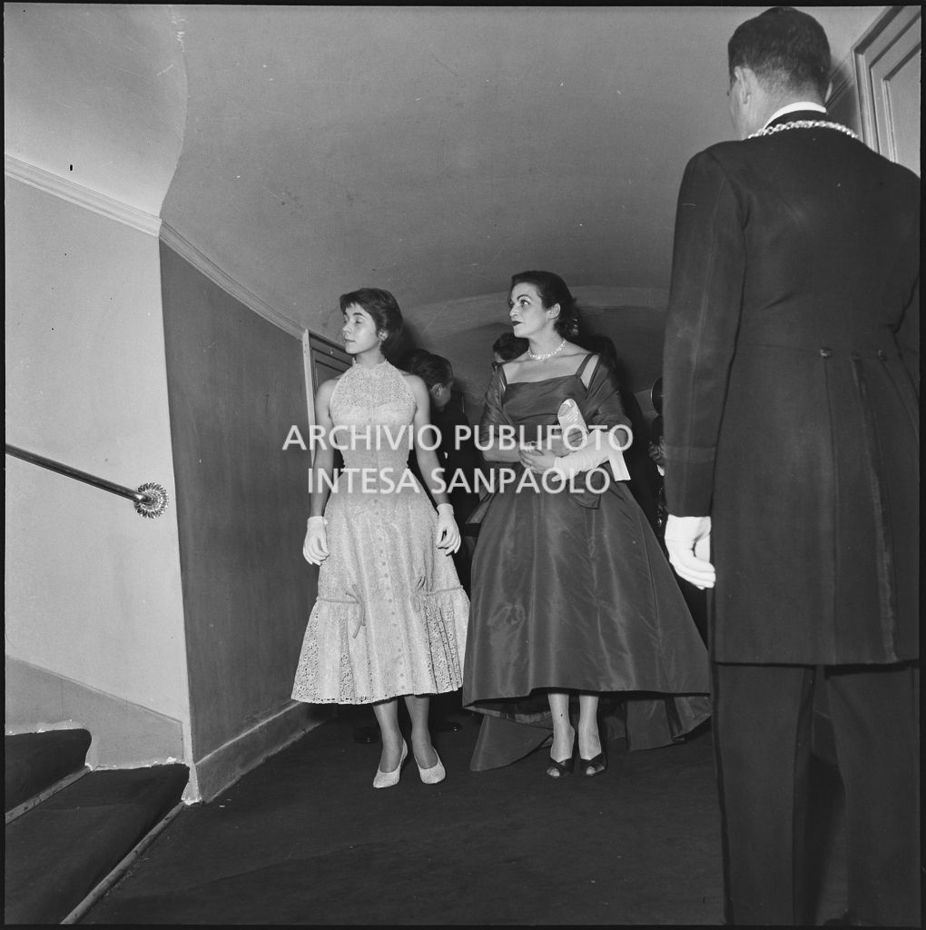 Inaugurazione della stagione lirica 1955-1956 del Teatro alla Scala con l'opera "Norma" di Vincenzo Bellini, diretta da Antonino Votto, con la regia di Margherita Wallmann