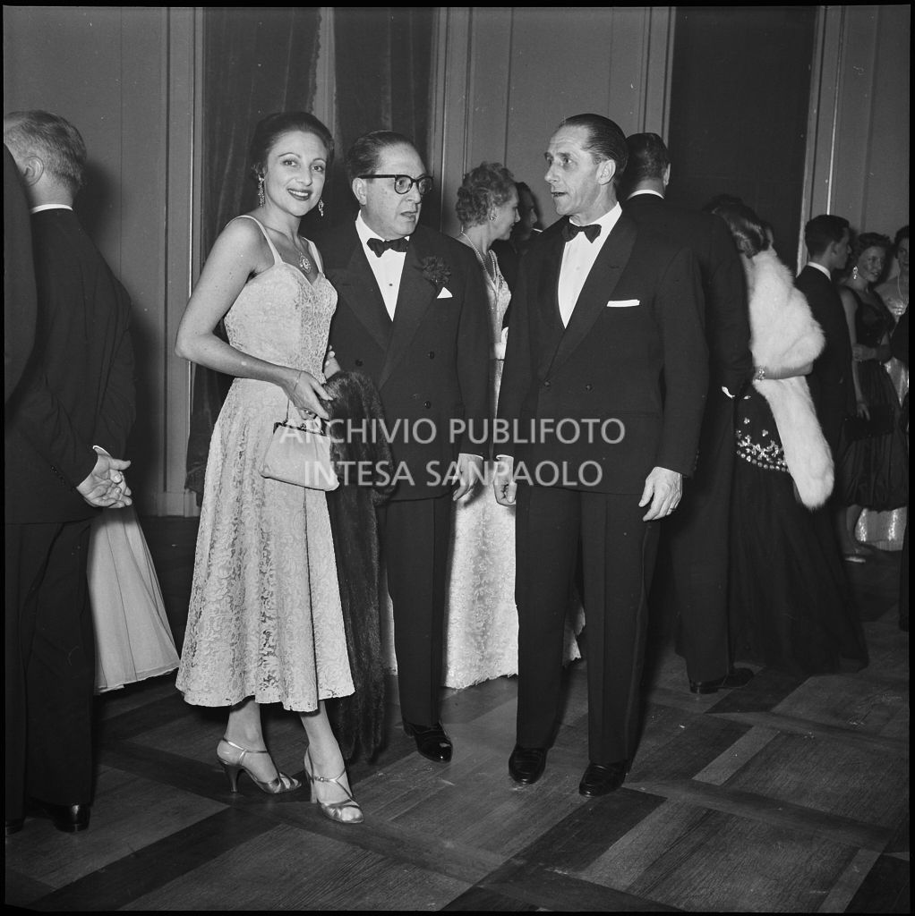 Inaugurazione della stagione lirica 1955-1956 del Teatro alla Scala con l'opera "Norma" di Vincenzo Bellini, diretta da Antonino Votto, con la regia di Margherita Wallmann