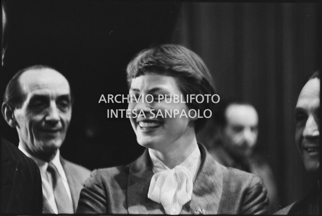 Ingrid Bergman durante le prove dell'opera "Giovanna d'Arco al rogo" di Arthur Honegger, allestita al Teatro alla Scala con la regia di Roberto Rossellini