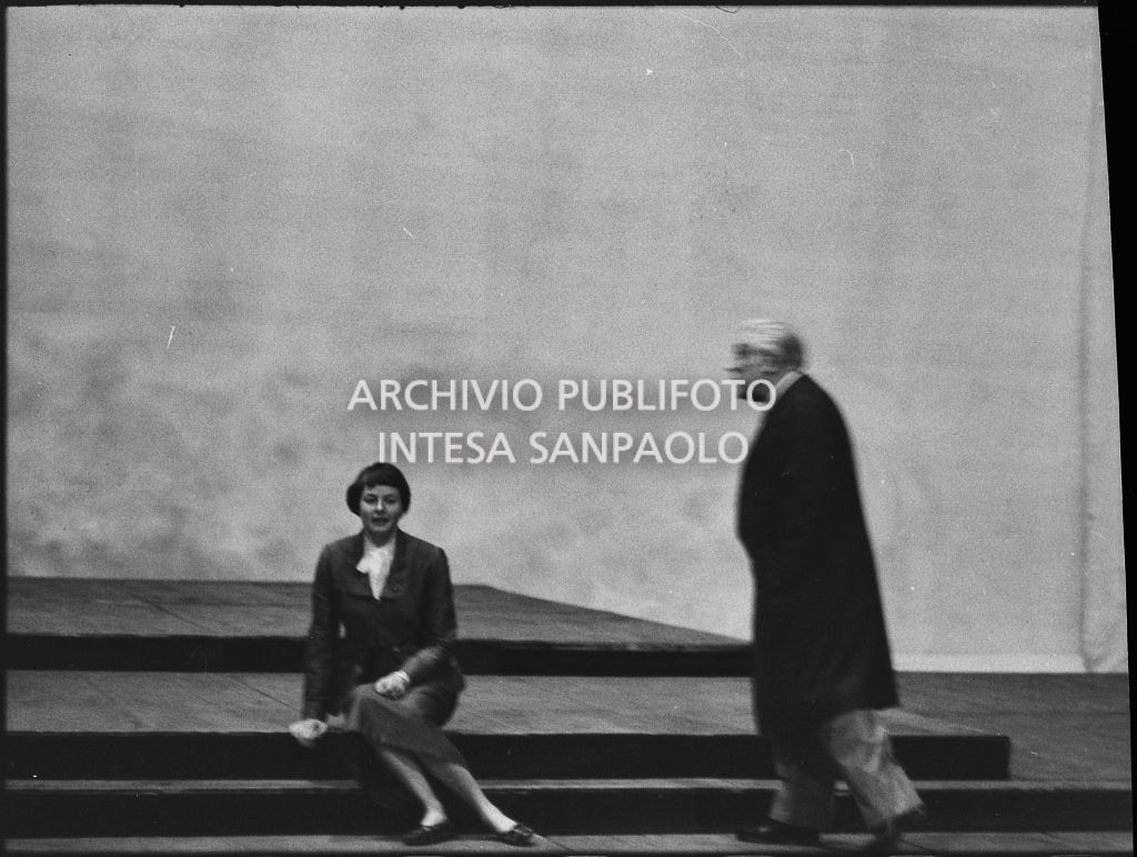 Memo Benassi e Ingrid Bergman durante le prove dell'opera "Giovanna d'Arco al rogo" di Arthur Honegger, allestita al Teatro alla Scala con la regia di Roberto Rossellini