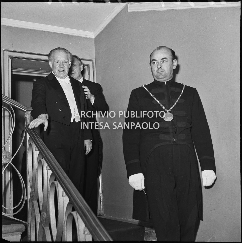 Il maestro Edwin Fischer al Teatro alla Scala in occasione dell'esibizione dell'Orchestra sinfonica di Danimarca da lui diretta