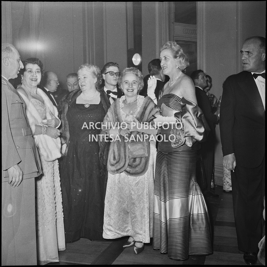 Inaugurazione della stagione lirica 1956-1957 del Teatro alla Scala con l'opera "Aida" di Giuseppe Verdi, diretta da Antonino Votto, con la regia di Franco Enriquez