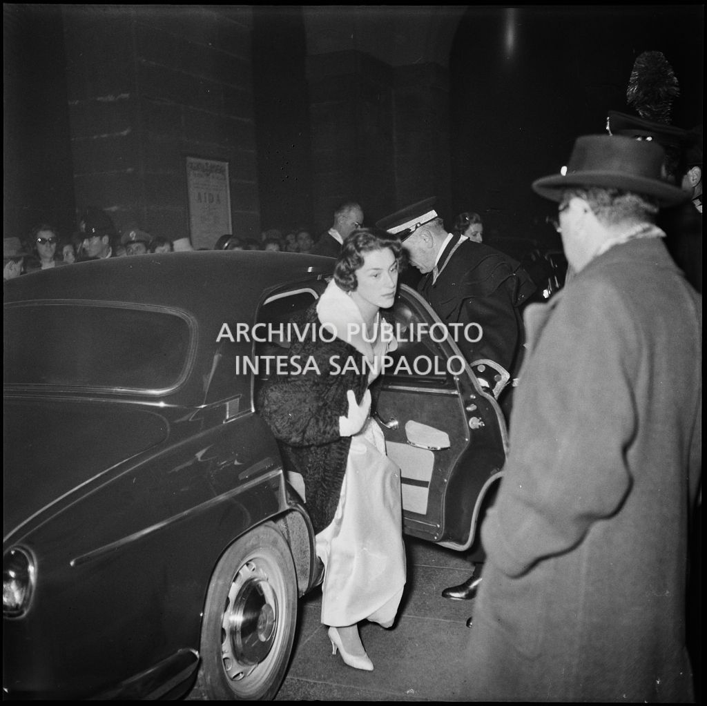 Inaugurazione della stagione lirica 1956-1957 del Teatro alla Scala con l'opera "Aida" di Giuseppe Verdi, diretta da Antonino Votto, con la regia di Franco Enriquez