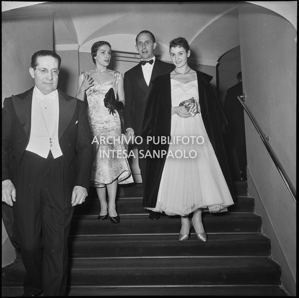 Inaugurazione della stagione lirica 1956-1957 del Teatro alla Scala con l'opera "Aida" di Giuseppe Verdi, diretta da Antonino Votto, con la regia di Franco Enriquez
