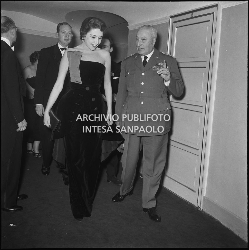 Inaugurazione della stagione lirica 1956-1957 del Teatro alla Scala con l'opera "Aida" di Giuseppe Verdi, diretta da Antonino Votto, con la regia di Franco Enriquez