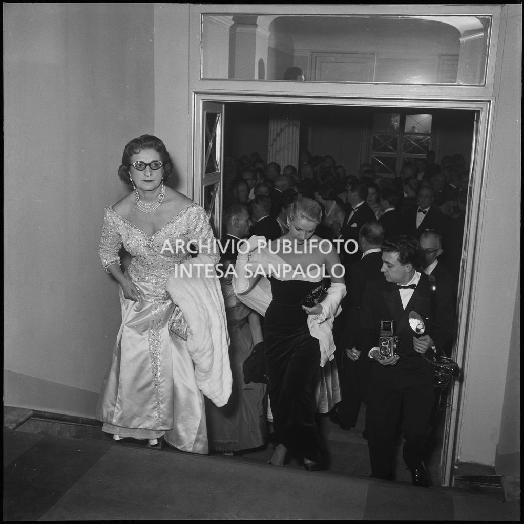 Inaugurazione della stagione lirica 1956-1957 del Teatro alla Scala con l'opera "Aida" di Giuseppe Verdi, diretta da Antonino Votto, con la regia di Franco Enriquez