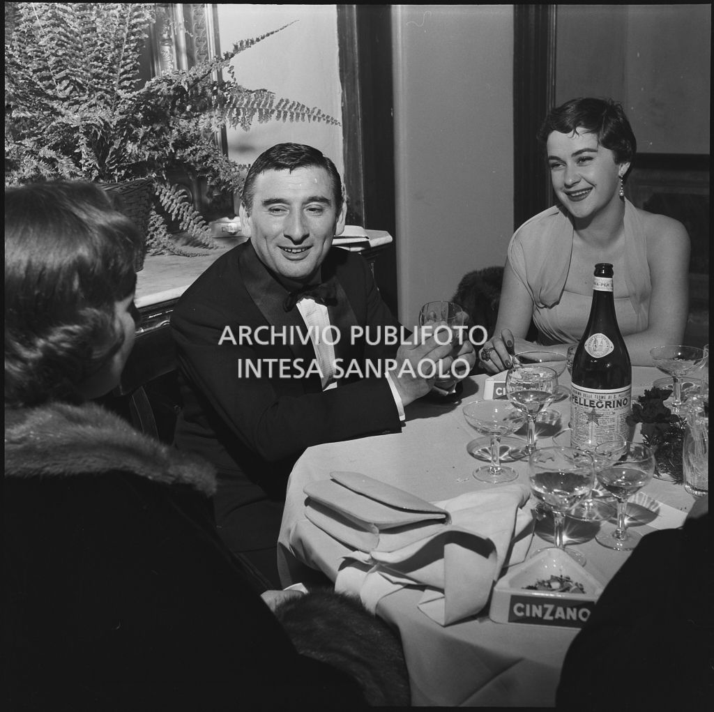 Cena dopo la serata inaugurale della stagione lirica 1956-1957 del Teatro alla Scala con l'opera "Aida" di Giuseppe Verdi, diretta da Antonino Votto, con la regia di Franco Enriquez