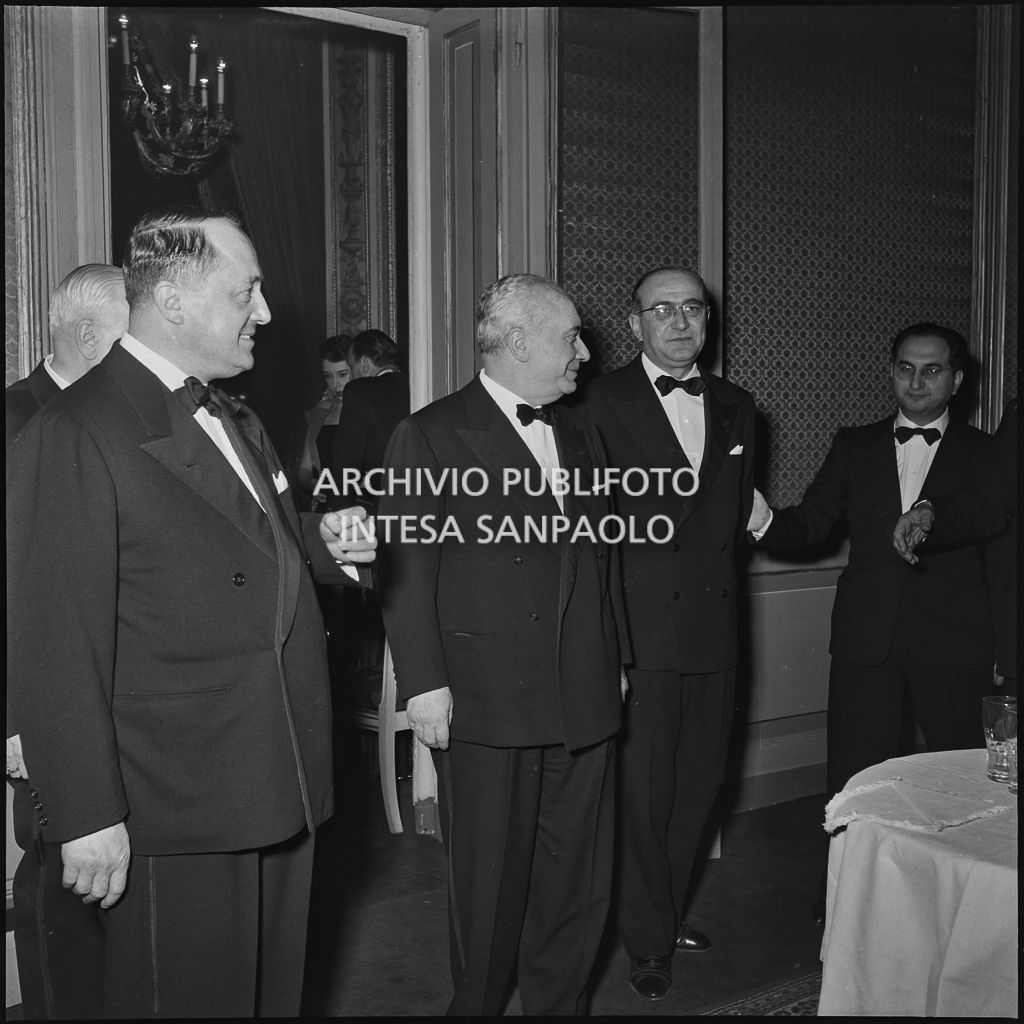 Il sottosegretario della Presidenza del Consiglio Giuseppe Brusasca e il ministro del Lavoro e della Previdenza sociale Ezio Vigorelli nel foyer del Teatro alla Scala in occasione della serata inaugurale della stagione lirica 1956-1957 con l'opera "Aida" di Giuseppe Verdi, diretta da Antonino Votto, con la regia di Franco Enriquez