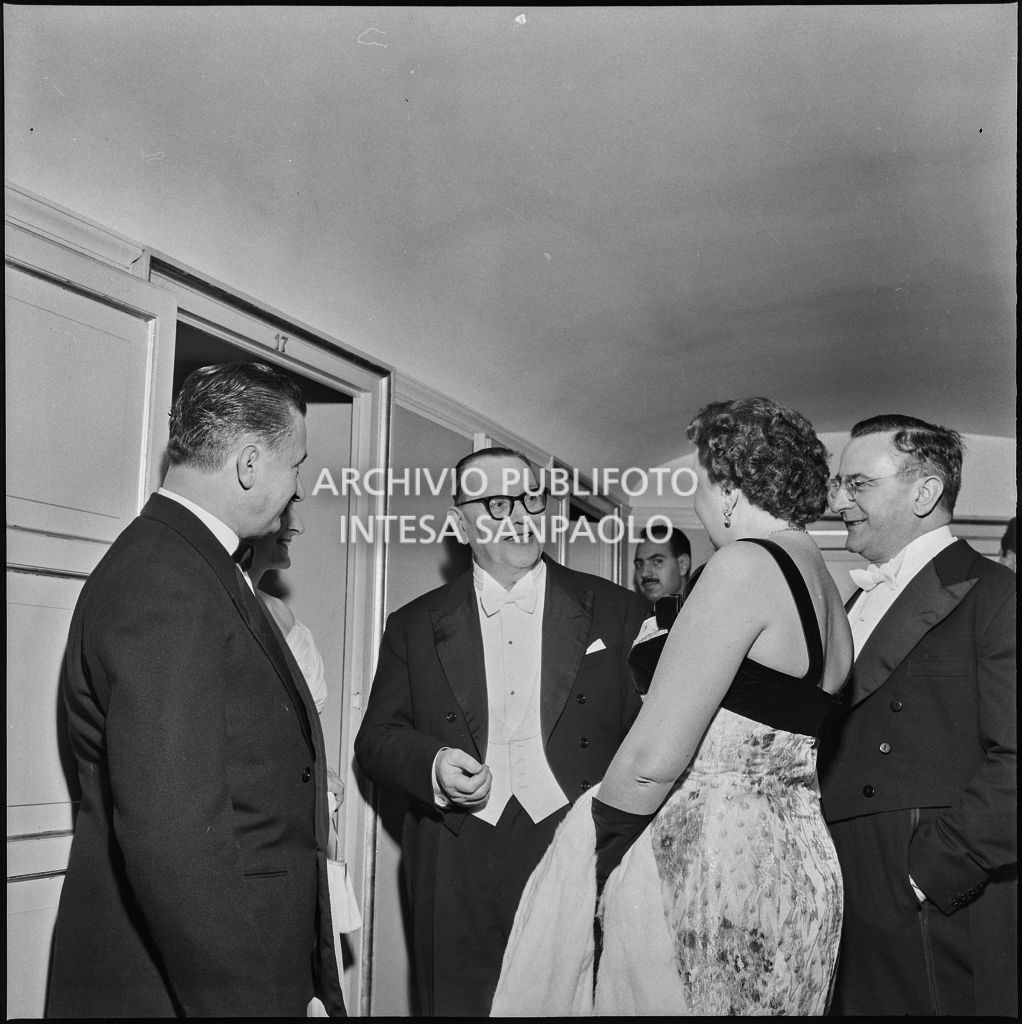 Inaugurazione della stagione lirica 1957-1958 del Teatro alla Scala con l'opera "Un ballo in maschera", di Giuseppe Verdi, diretta da Gianandrea Gavazzeni con la regia di Margherita Wallmann