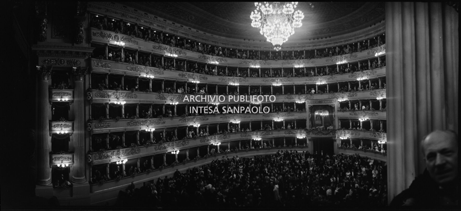 La Sala Del Teatro Alla Scala Gremita Di Spettatori La Sera Dell ...