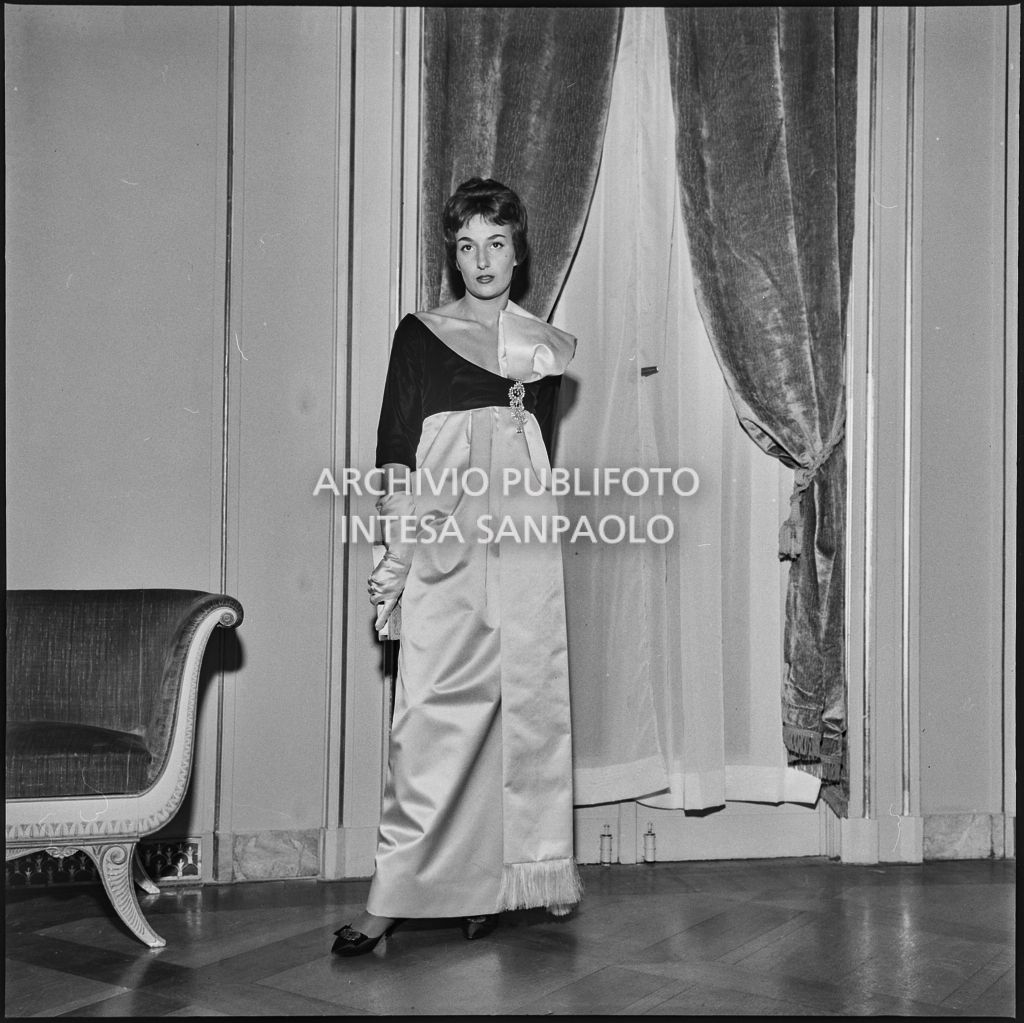 Fabia de Nora al Teatro alla Scala in occasione della serata inaugurale della stagione lirica 1958-1959 con l'opera "Turandot", di Giacomo Puccini, diretta da Antonino Votto con la regia di Margherita Wallmann