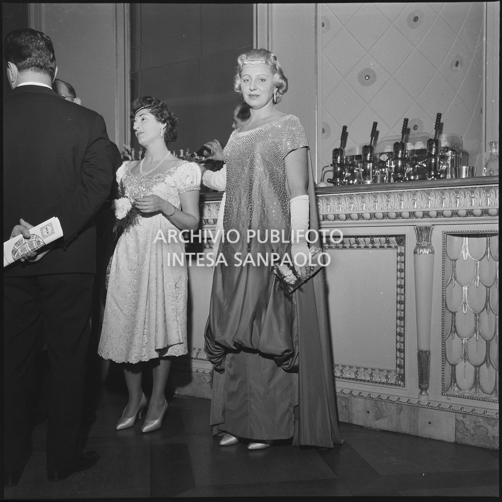 Graziella Paolieri al Teatro alla Scala in occasione della serata inaugurale della stagione lirica 1958-1959 con l'opera "Turandot", di Giacomo Puccini, diretta da Antonino Votto con la regia di Margherita Wallmann