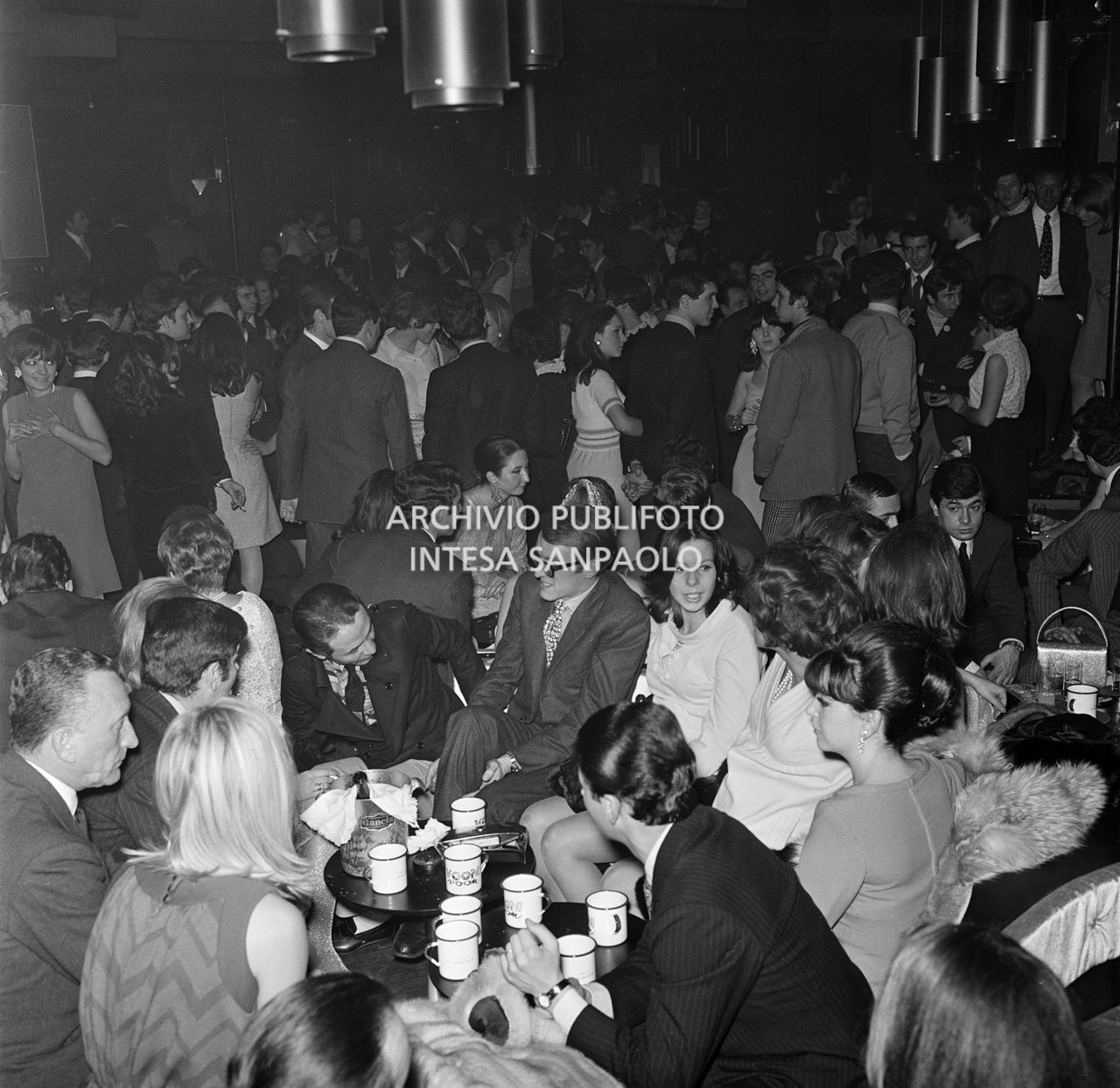 Una delle prime serate di apertura del night club Voom-Voom di Milano