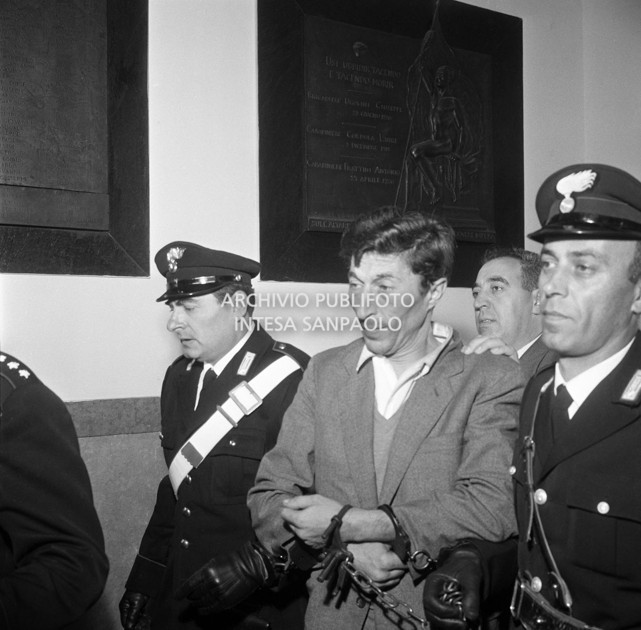 Pietro Cavallero in manette presso la caserma di via della Moscova a Milano