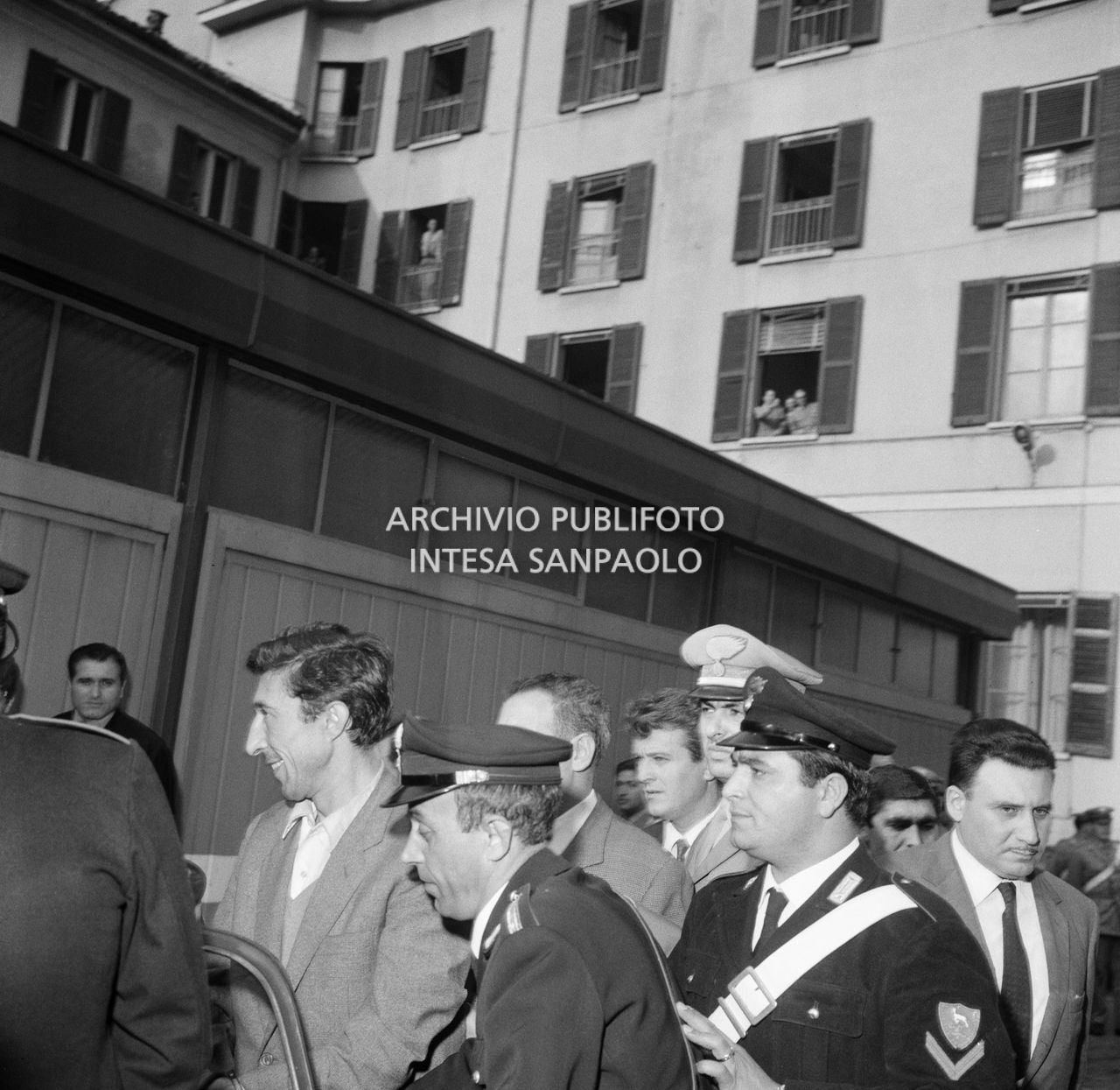 Pietro Cavallero in manette presso la caserma di via della Moscova a Milano