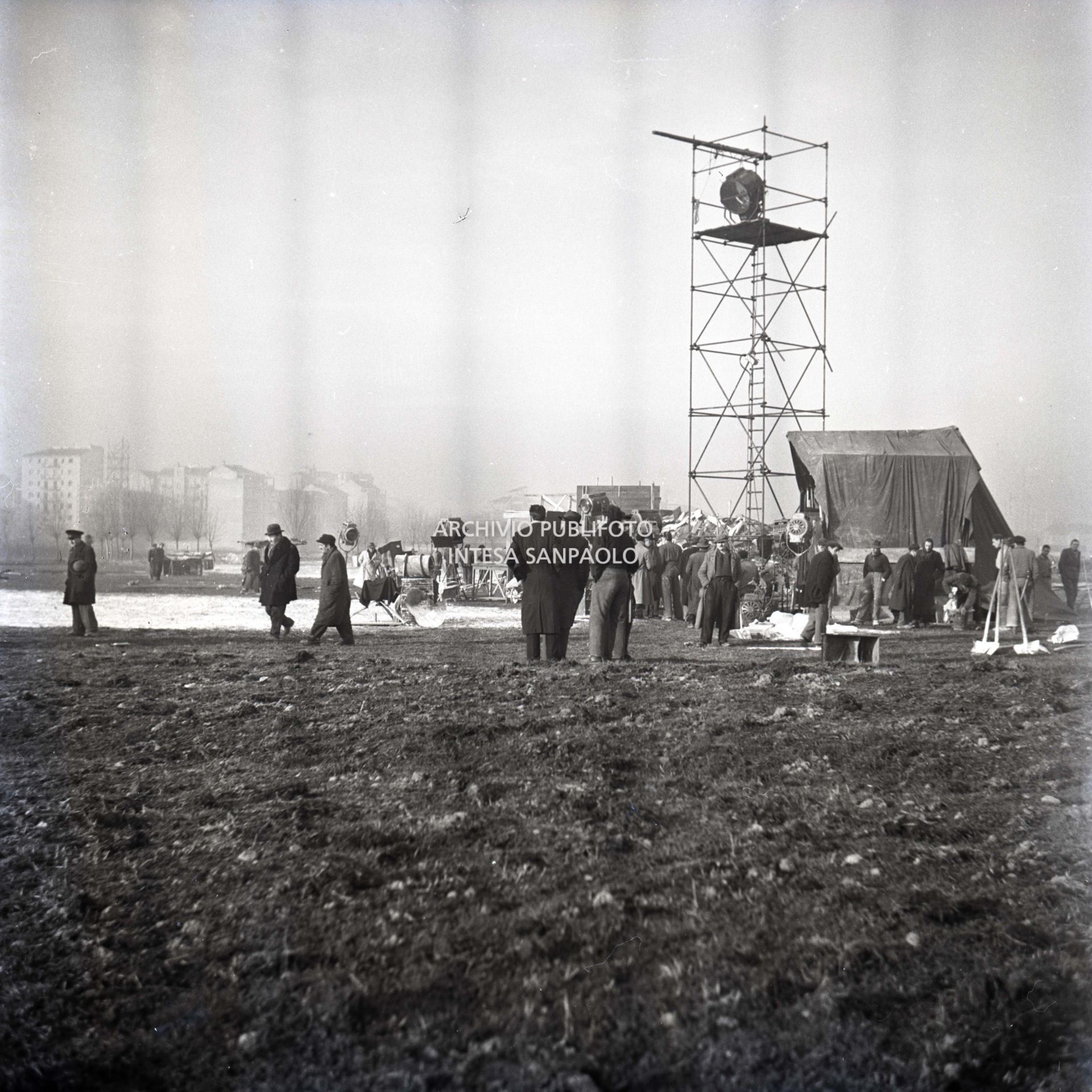 Set del film "Miracolo a Milano" nel quartiere milanese di Lambrate